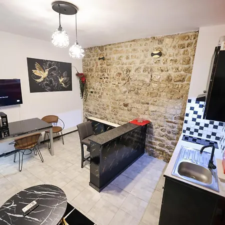 Old Town Spider Apartment