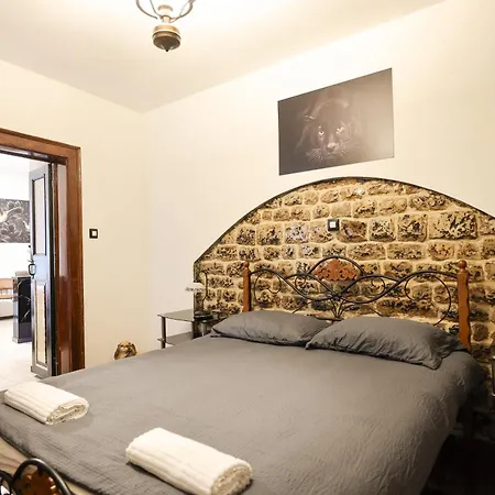 Old Town Spider Apartment