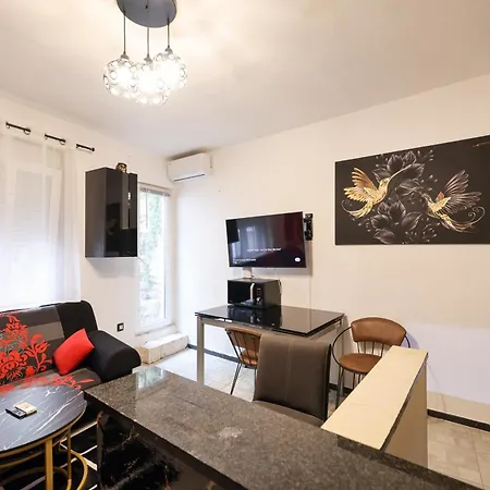 Old Town Spider Apartment