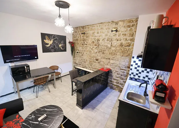 Old Town Spider Apartment