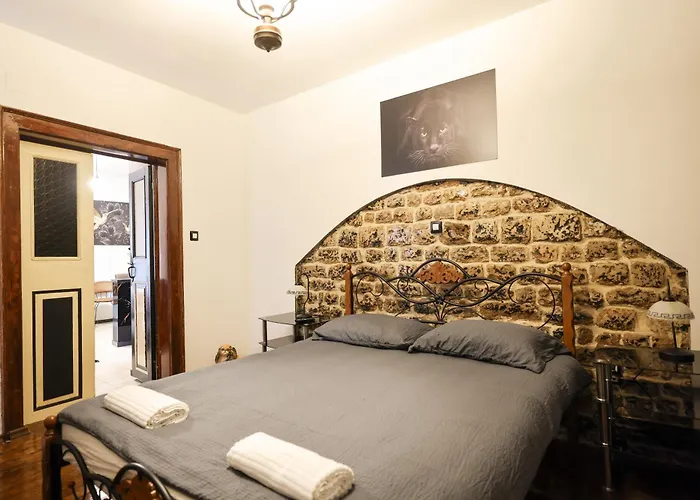 Old Town Spider Apartment