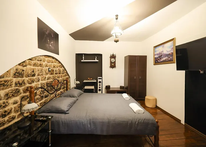 Old Town Spider Apartment